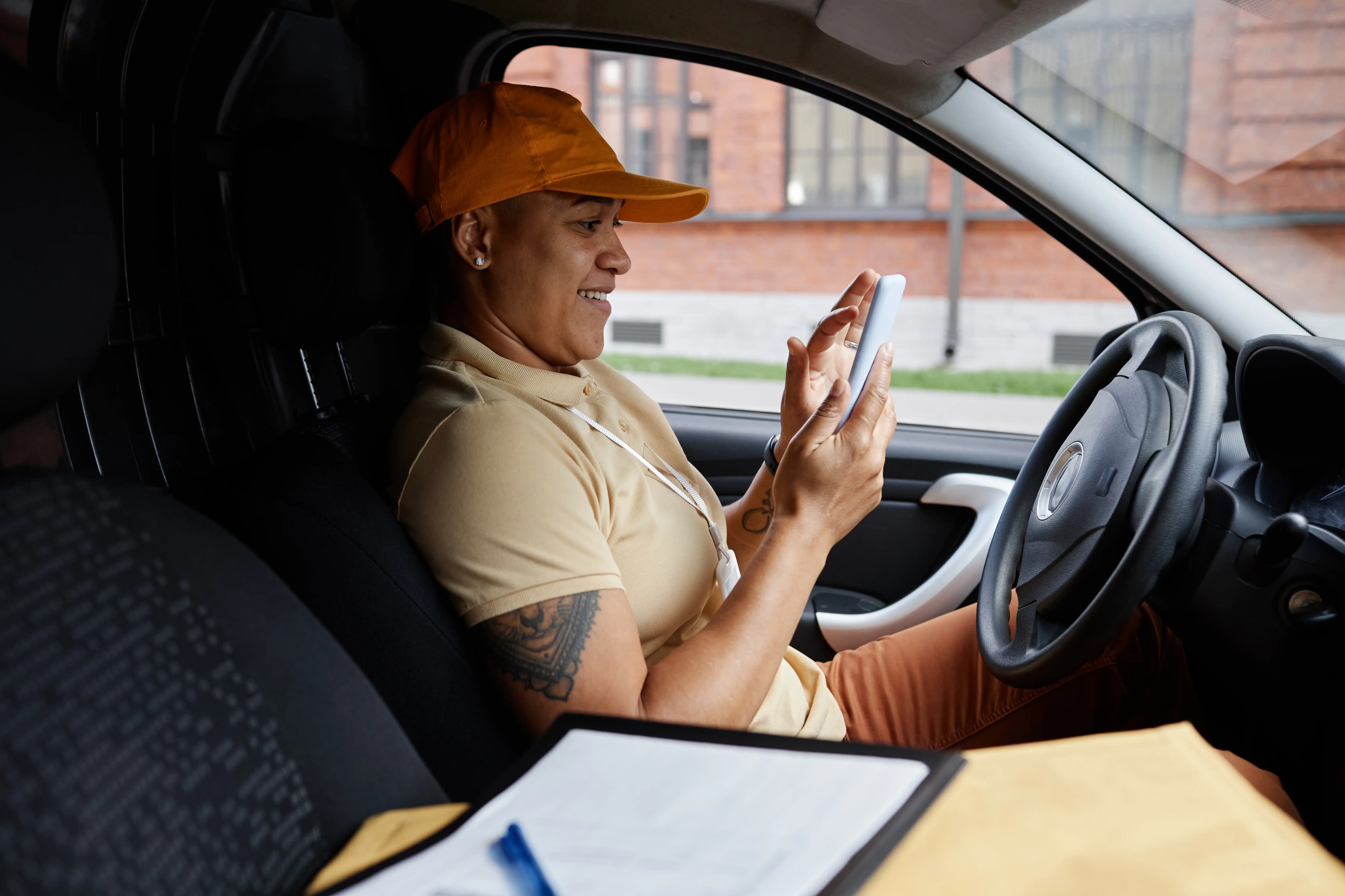 Fahrlehrer:in nutzt Quick Drive im Auto